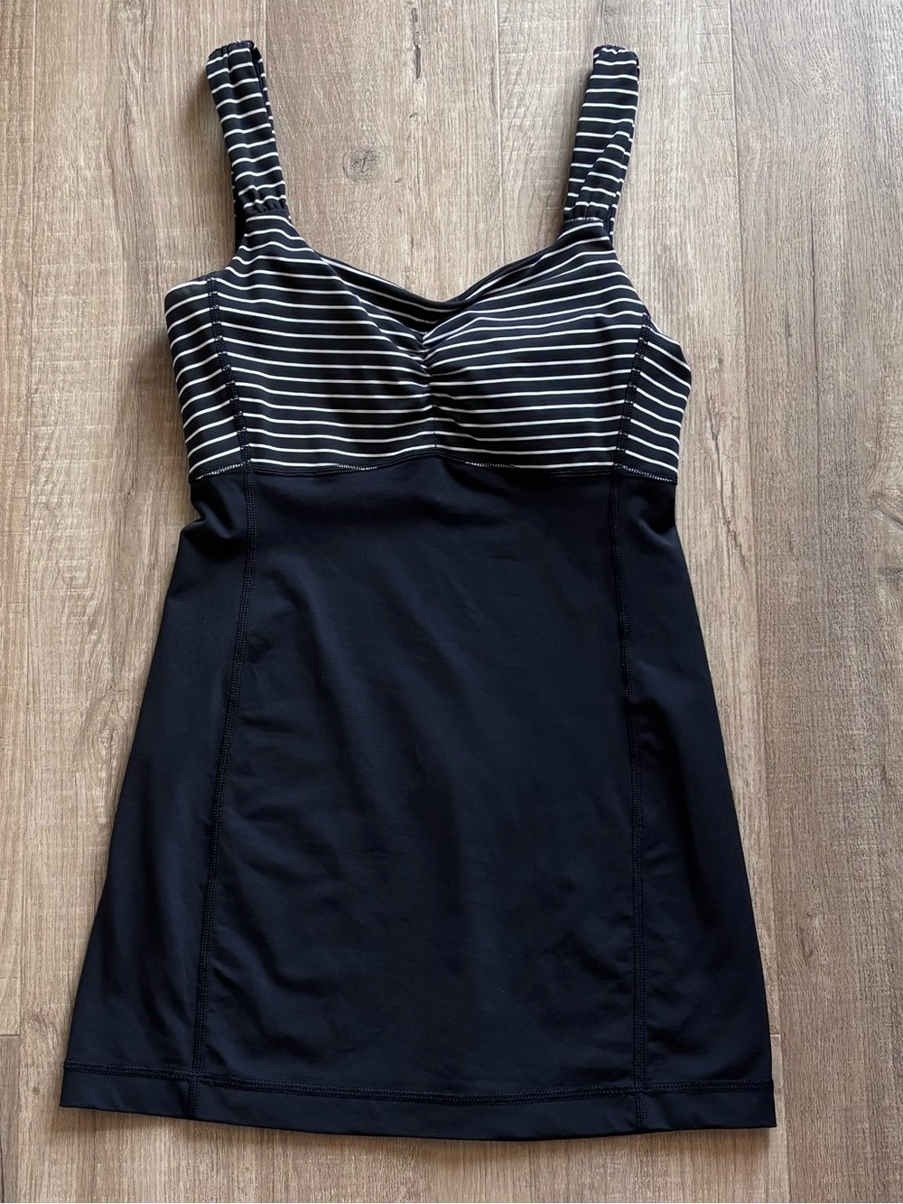 Lululemon Aria Tank in Parallel Stripe Black White / Black